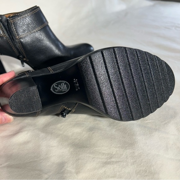 NWOT Sofft Willa Ankle Bootie Heels - Black, size 8 (SH01) - Picture 4 of 6